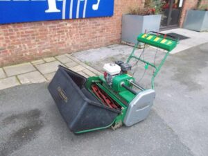 Dennis G860 Mower U6353