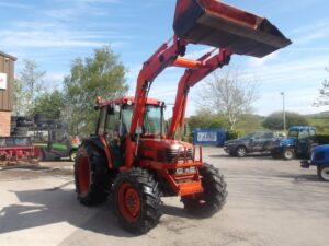 Kubota ME8200 Tractor U6504
