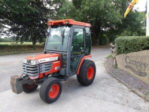 Kubota B2400 Tractor U6617