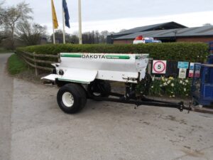 Dakota 410 Towed Topdresser U6804