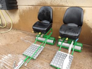 Dennis Seat U7003/04